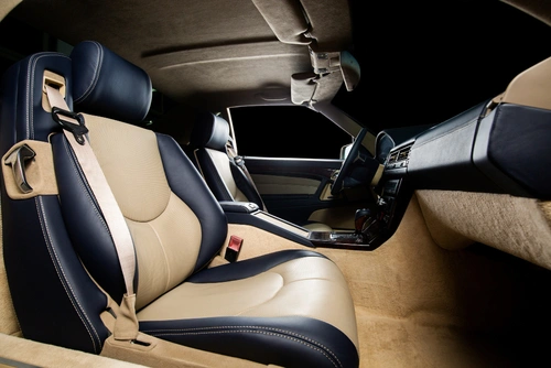 Aufbereiteter Premium-Innenraum mit Leder und Alcantara